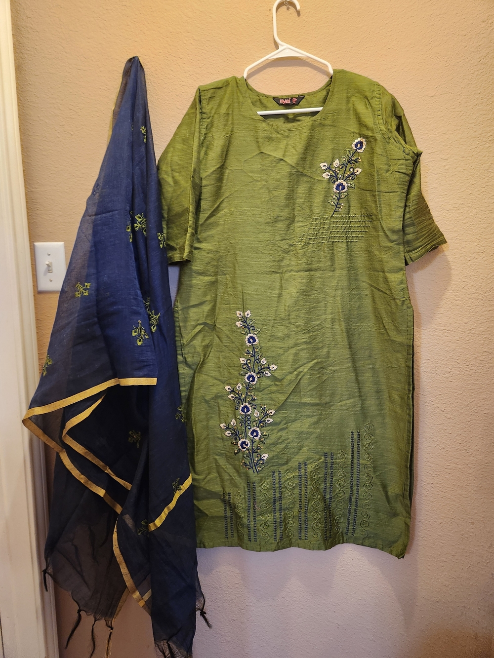 Indian Pakistani Salwar Kameez Green Embroidered Women’s Dress with Navy Dupatta